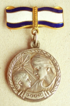 Mutterschaft Medaille 1 Klasse (Var-3)