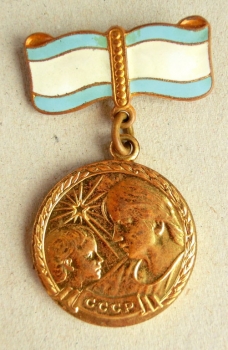 Mutterschaft Medaille 2 Klasse (Var-4)